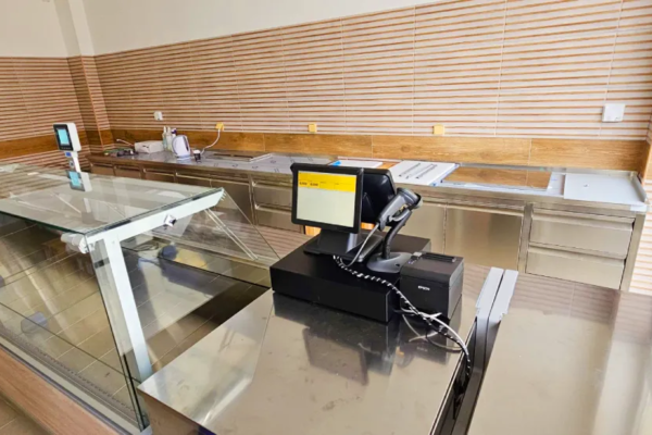 Prodejna masa a uzenin v Jihlavě Dotyková pokladna se softwarem INDAS a dvě etiketovací váhy v nově otevřené prodejně v Jihlavě.